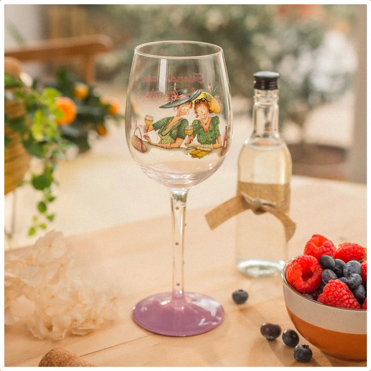 Berni Parker  Wine Glass  Friends are Therapists