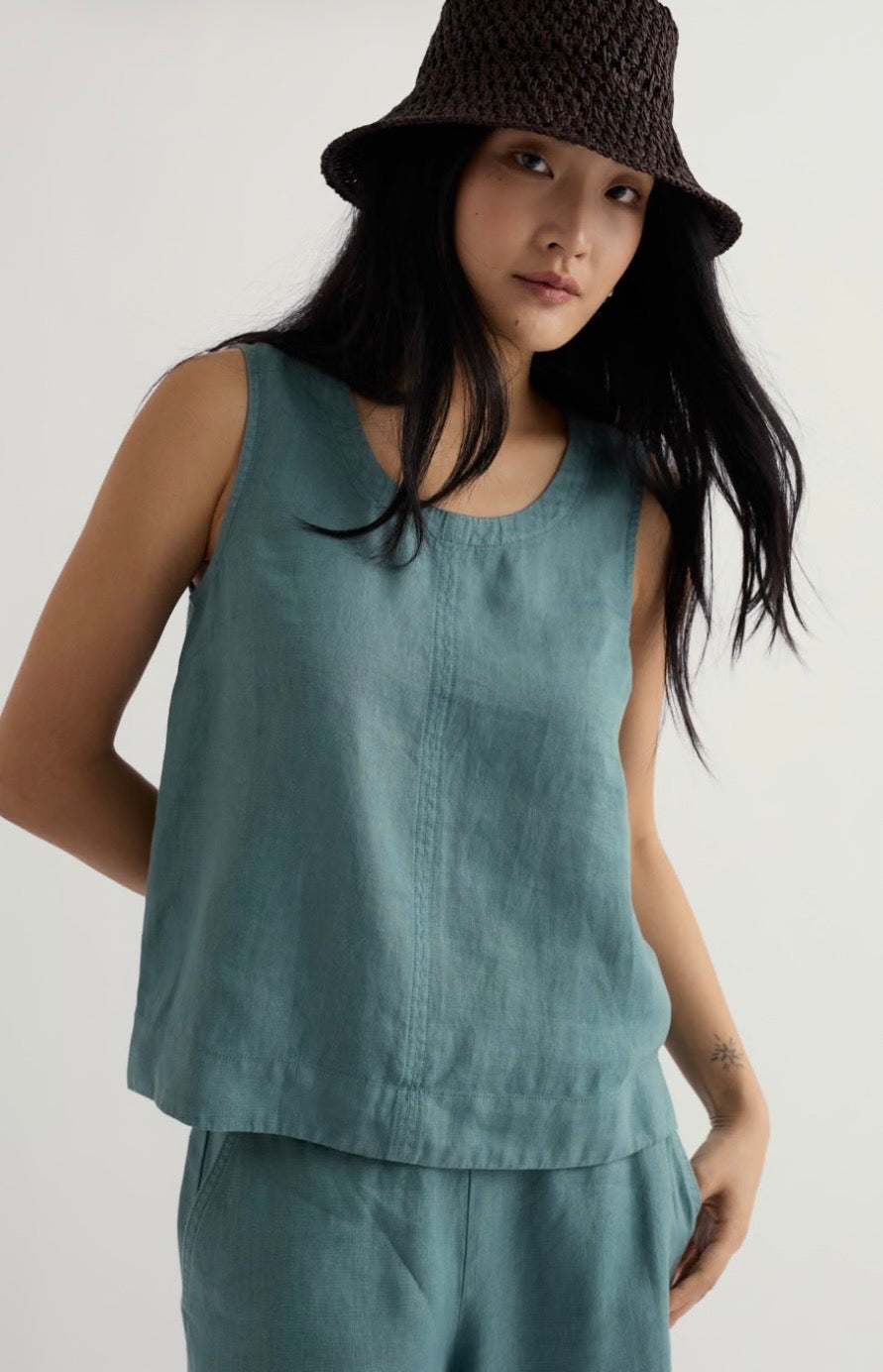 Seasalt Lighthouse Station Vest