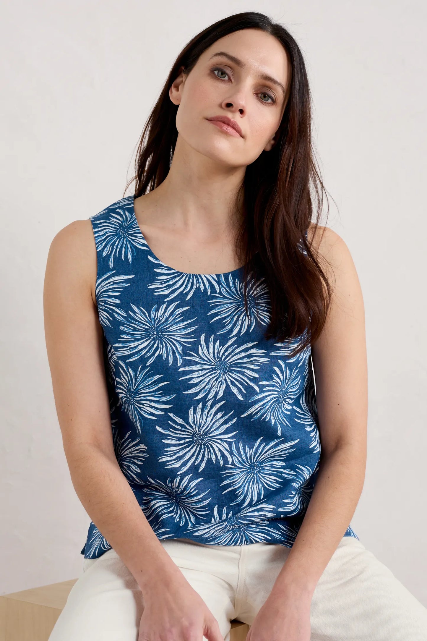 Seasalt Lighthouse Station Vest
