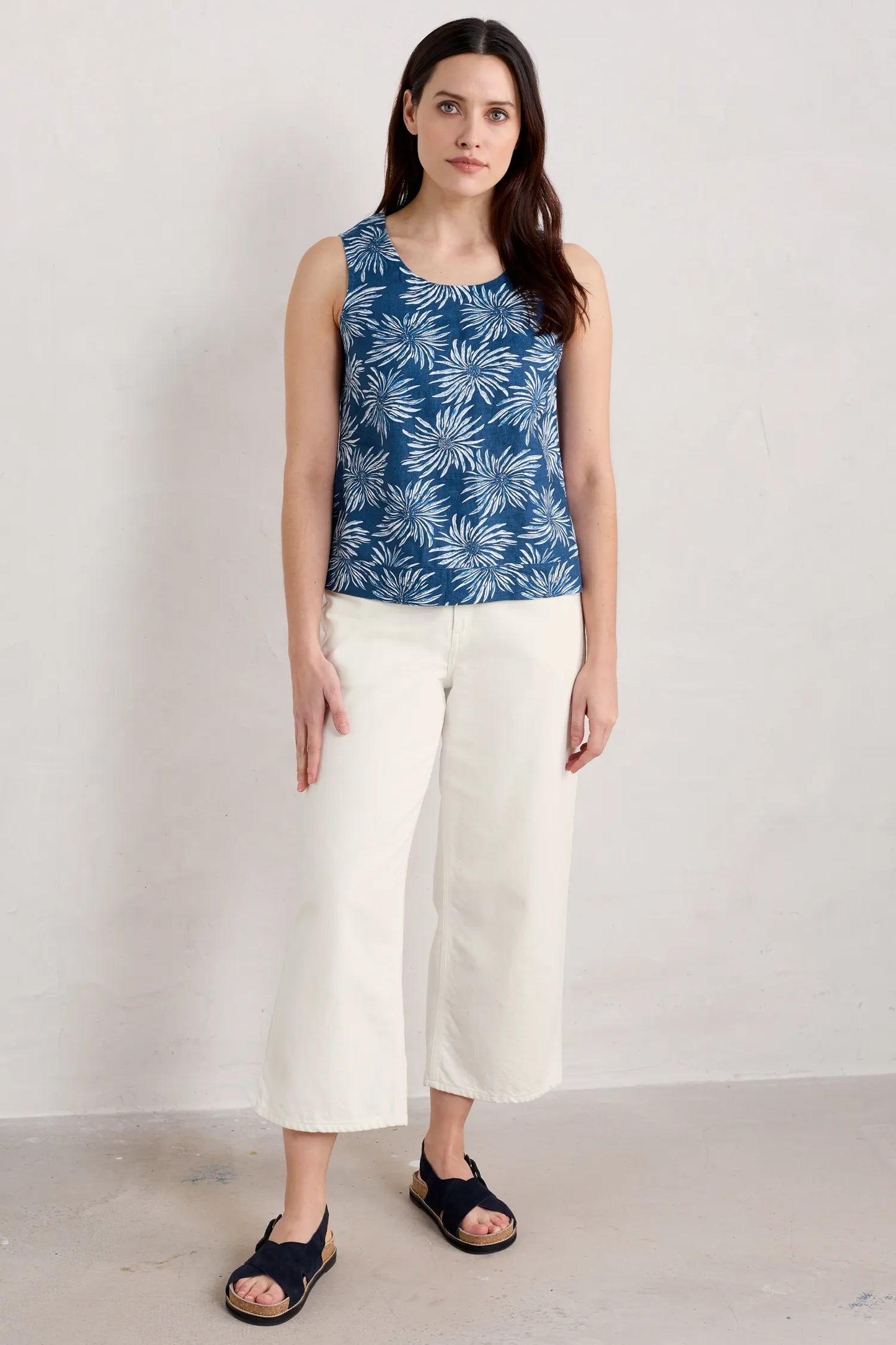 Seasalt Lighthouse Station Vest